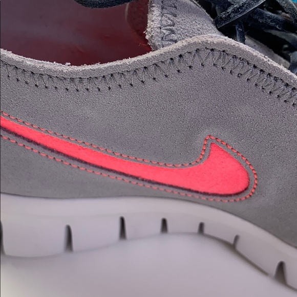 Nike Moccasin Style Sneaker - Picture 4 of 7